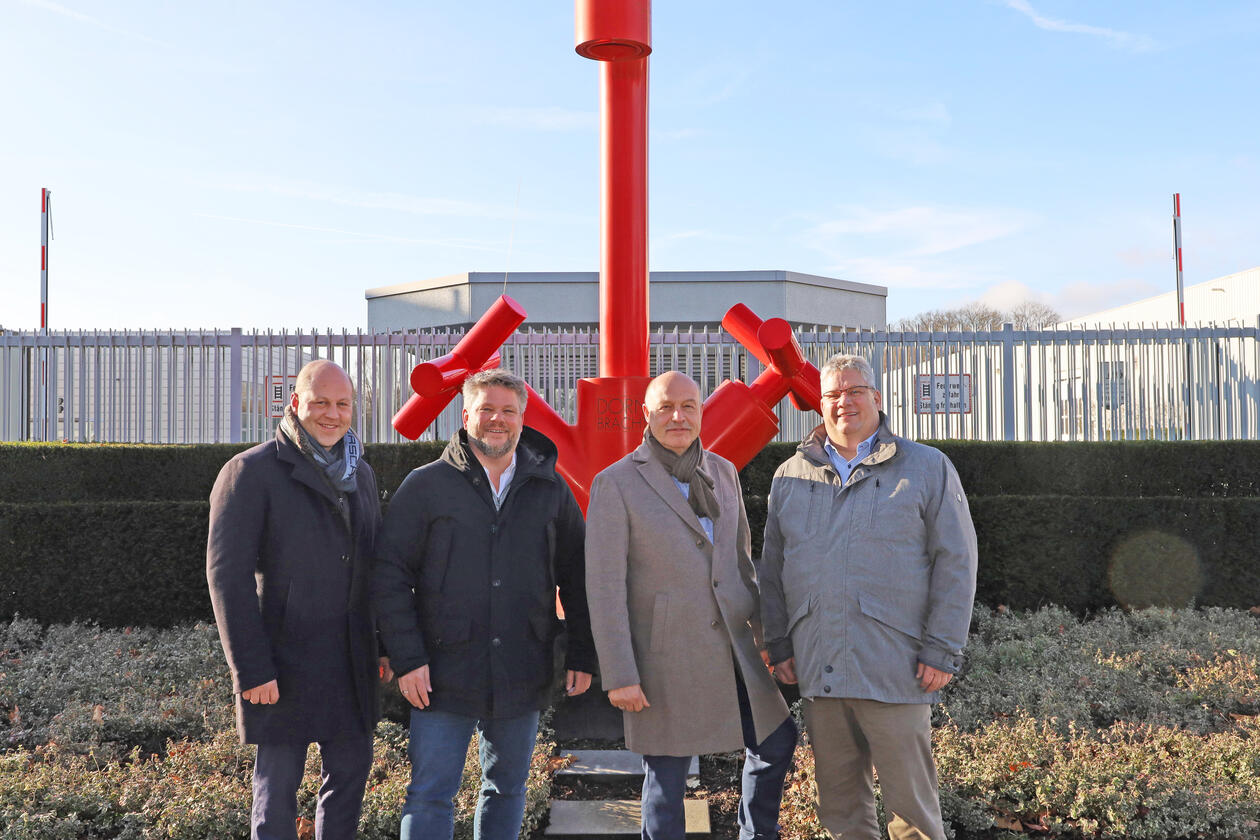 Von links nach rechts im Bild: Konstantin Dornbracht, Marc Schlüter, Matthias Dornbracht und Udo Schlüter. Dornbracht-CEO Stefan Gesing war beim Fototermin verhindert.