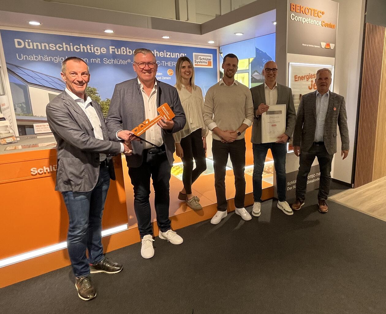 Symbolische Schlüsselübergabe zum BEKOTEC CompetenceCenter bei der J. N. Köbig GmbH in Koblenz.