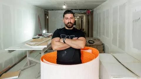 Pracovník Schlüter na stavbě