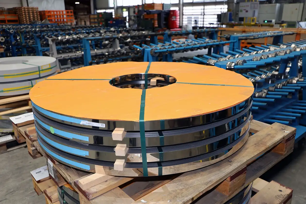 Rolled strips covered by a plastic cap