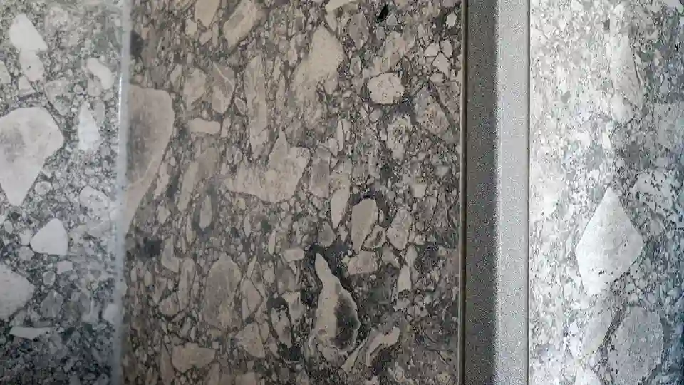 Tile detail showing edge protection with Schlüter-QUADEC profiles