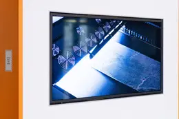 Integrierte Videowand zur Information &uuml;ber Schl&uuml;ter-Systeml&ouml;sungen