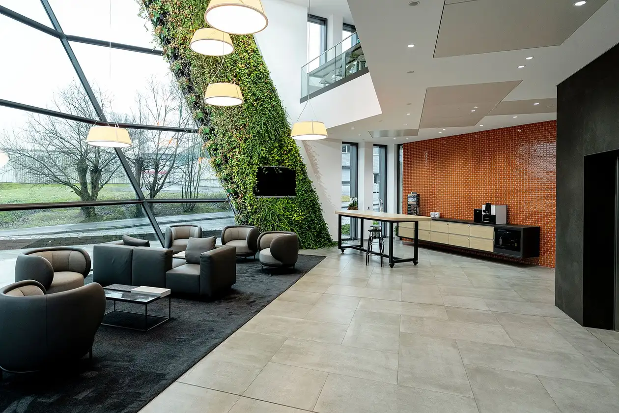 Foyer des Schlüter-Systems-Bürogebäudes