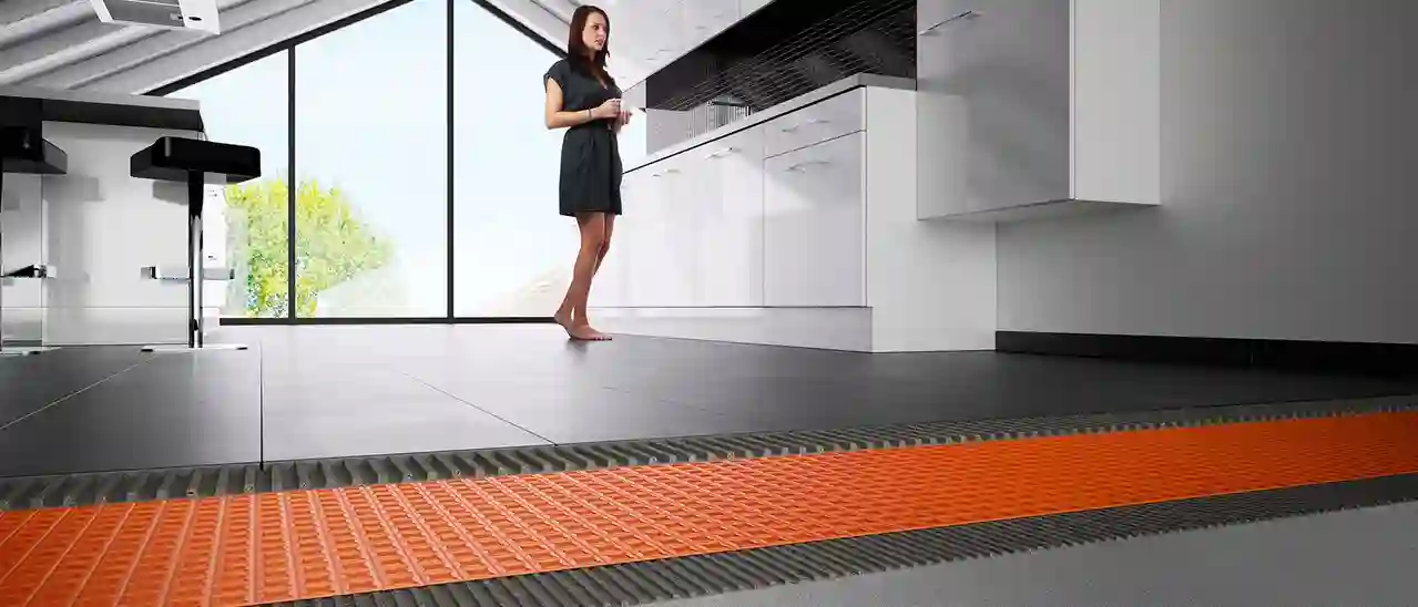 Fußbodenaufbau in der Küche mit der Entkopplungsmatte Schlüter-DITRA. 
