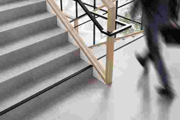 Aufnahme eines Treppenhauses mit verbautem Treppenkantenprofil TREP-V.