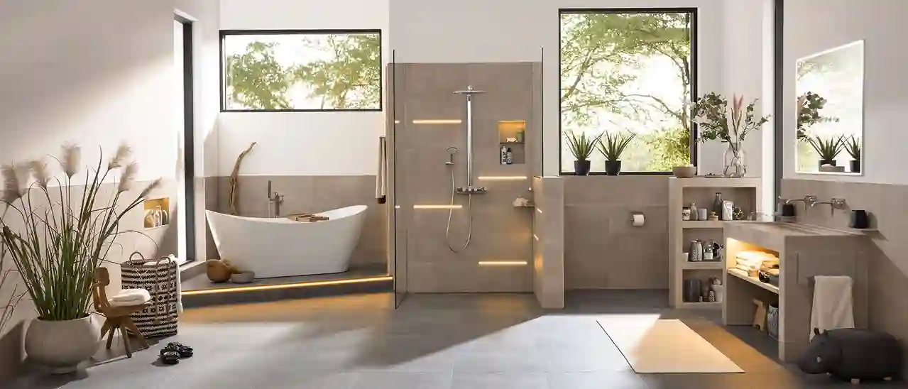 Beige Badezimmer mit zahlreich verbauten Schlüter-Produkten wie KERDI-BOARD-W und LIPROTEC.