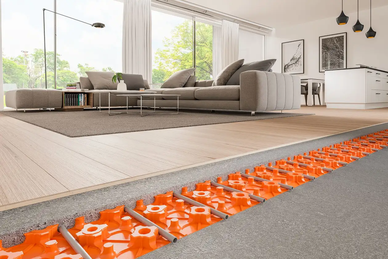 Modernes Wohnzimmer mit hellem Holzboden als Bodenbelag für die Fußbodenheizung Schlüter-BEKOTEC-THERM 