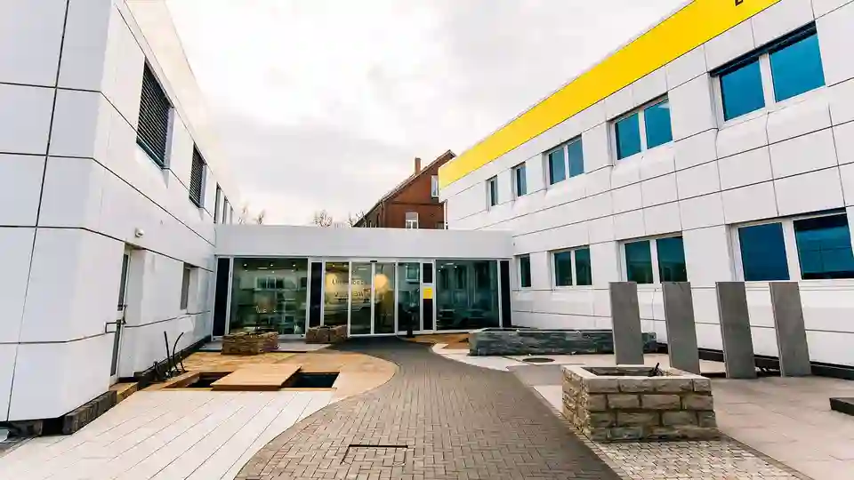 Außenansicht des Gebäudes der neuen Linnenbecker-Niederlassung in Hannover 