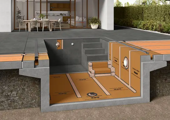 Ejemplo de construcción de una piscina exterior con productos de impermeabilización y drenaje de Schlüter-Systems
