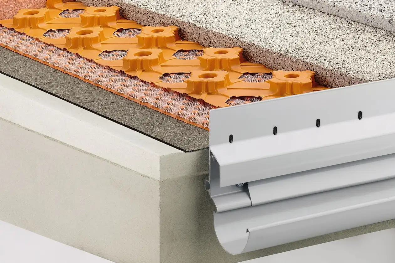 Structure de balcon A.4 Schl&uuml;ter-Systems Structure de rev&ecirc;tement mince pos&eacute;e dans un lit de mortier, BEKOTEC-DRAIN et pose sur lit de mortier sur un drainage de surface avec TROBA-PLUS 8G