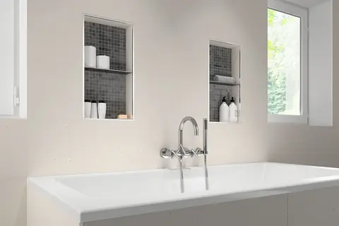 Deux niches Schlüter-KERDI-BOARD-N dans le mur au-dessus d’une baignoire