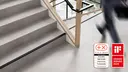 Profilé décoratif pour escaliers Schlüter-TREP-V avec surface non-glissante en PVC