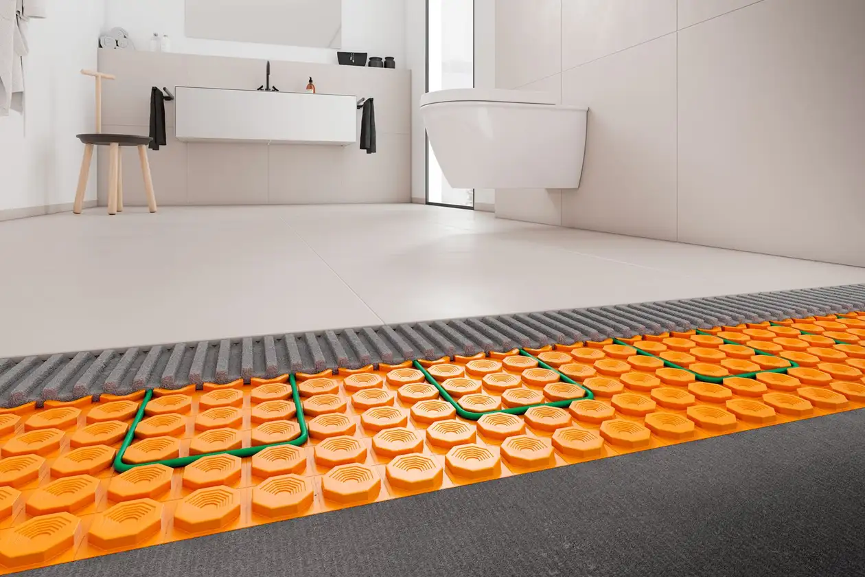 Schlüter-DITRA-HEAT-E posé au sol dans une salle de bains.