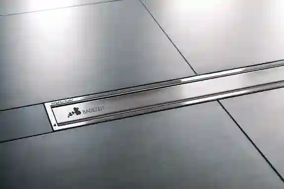 Caniveaux de douche Schlüter-KERDI-LINE avec gravure laser personnalisée.
