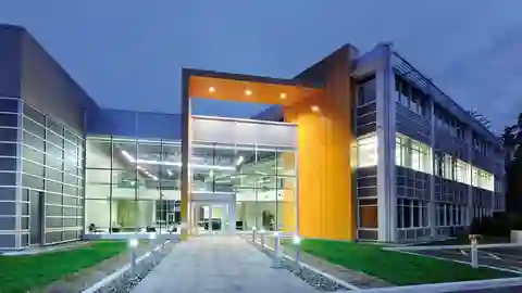 Photo d'un nouveau bâtiment administratif situé au Canada