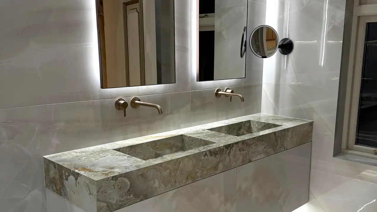 Large-format marble tiles