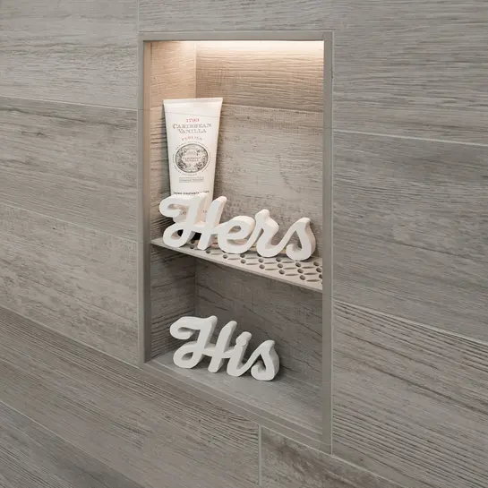 Schlüter-SHELF-N and Schlüter-QUADEC in textured TRENDLINE-surface TSI ivory