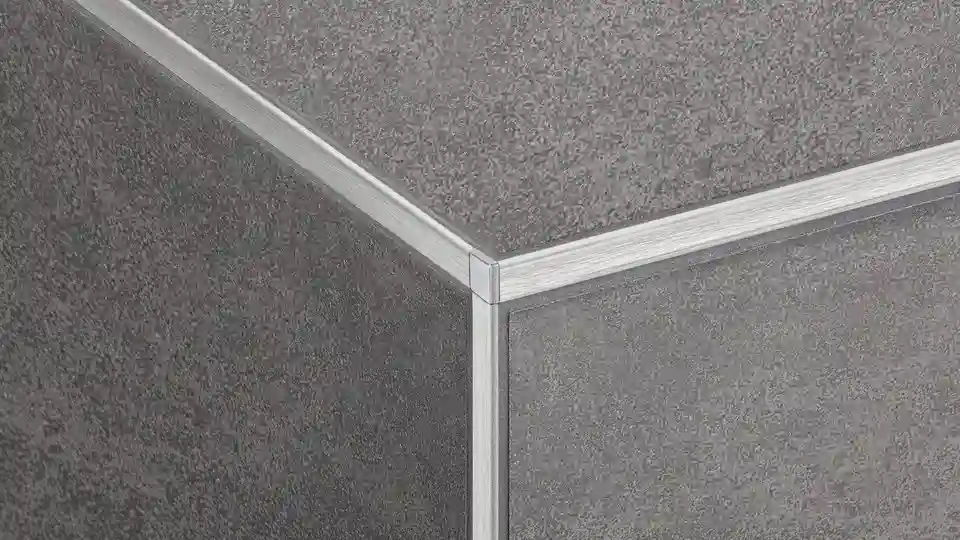 Here is a close-up view of a tiled skirting corner with Schlüter-JOLLY edge protection profiles in V2A brushed stainless steel