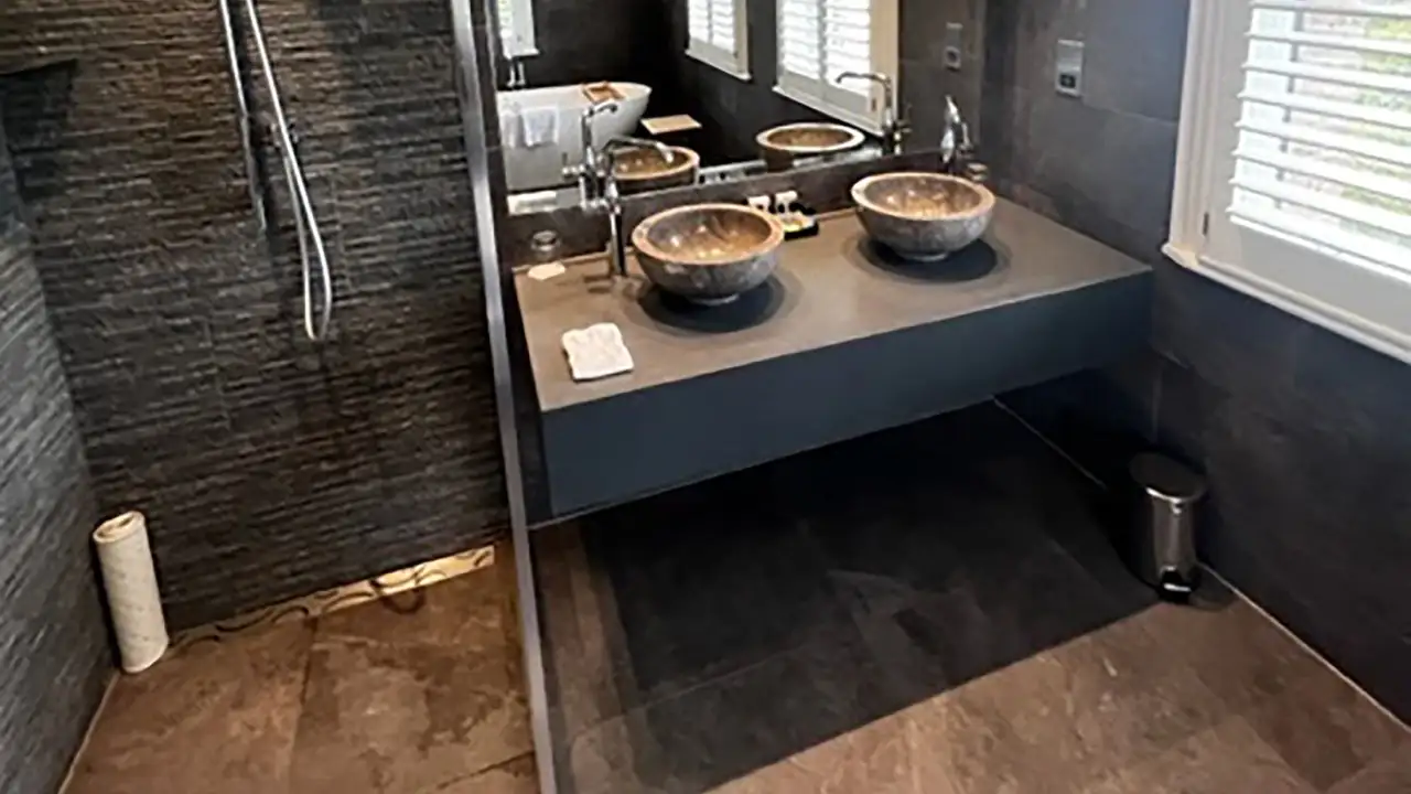 Bathroom at the Petersham Hotel