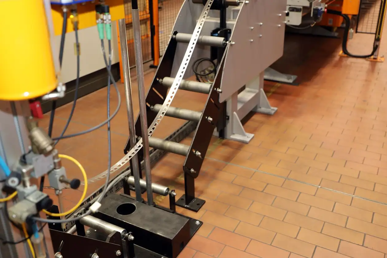 Hurokvezérlés a profilkészítés és a présgép között