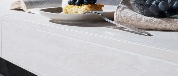 A Schlüter-TRENDLINE strukturált bevonattal ellátott profilok tökéletes kiegészítői az elegáns csempeburkolatoknak.