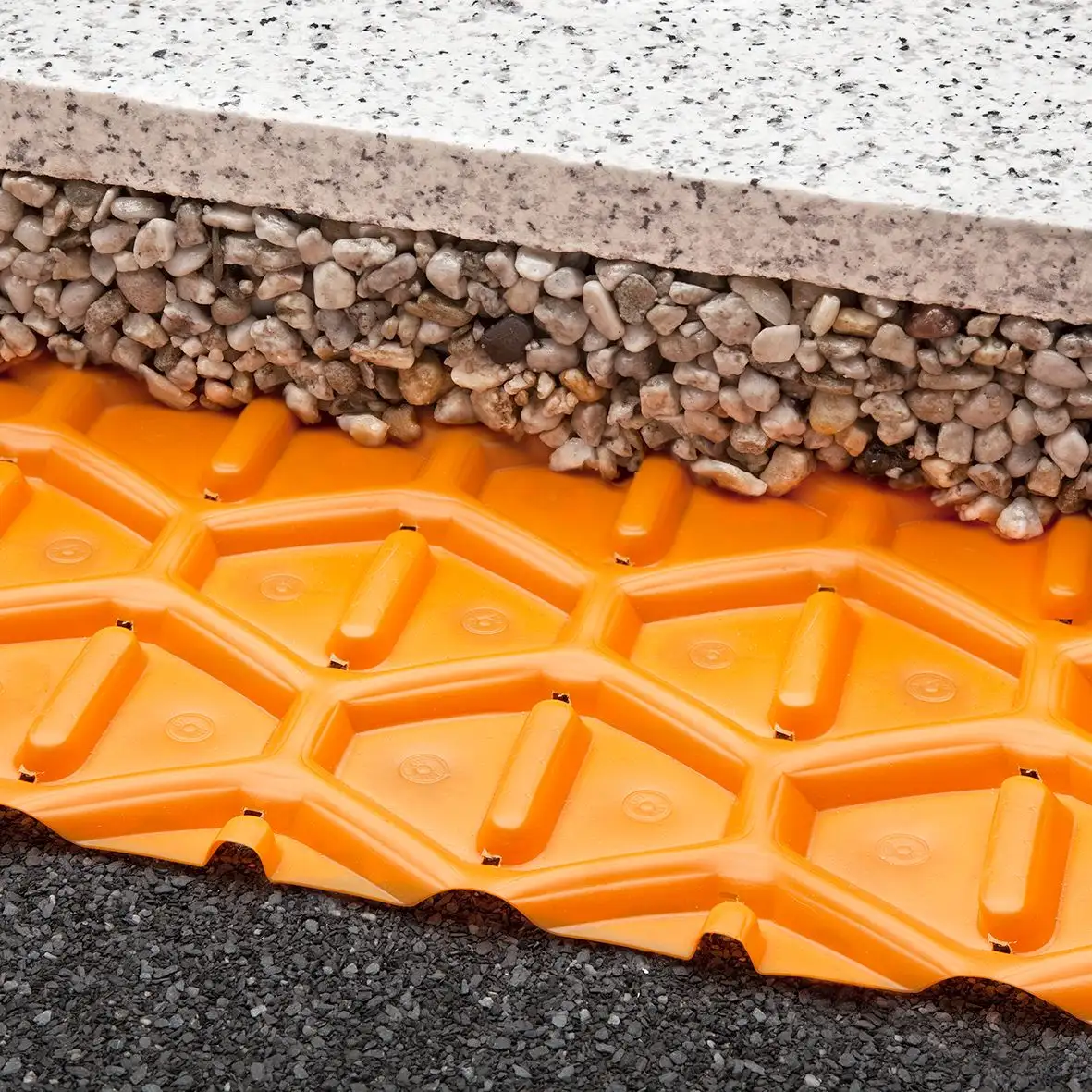 Zúzottkő ágyba lerakott teraszlap