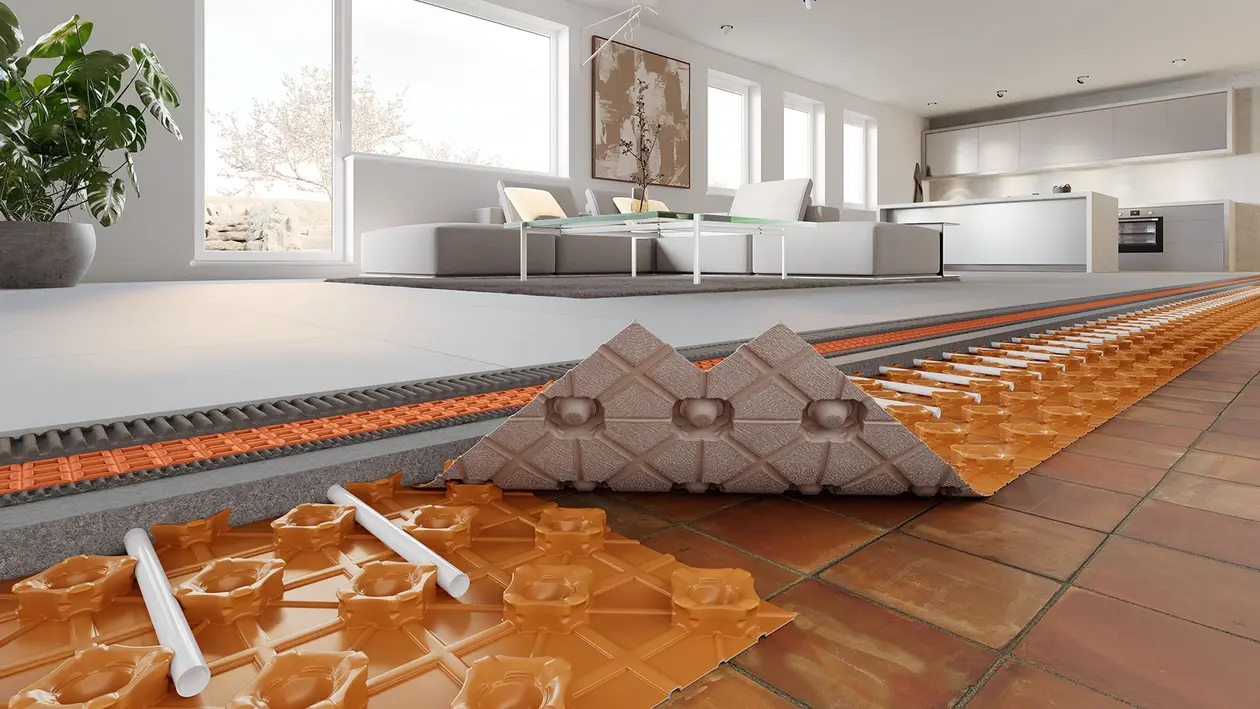 Soggiorno con un sistema di riscaldamento a pavimento BEKOTEC-THERM installato a posteriori su un vecchio rivestimento ceramico