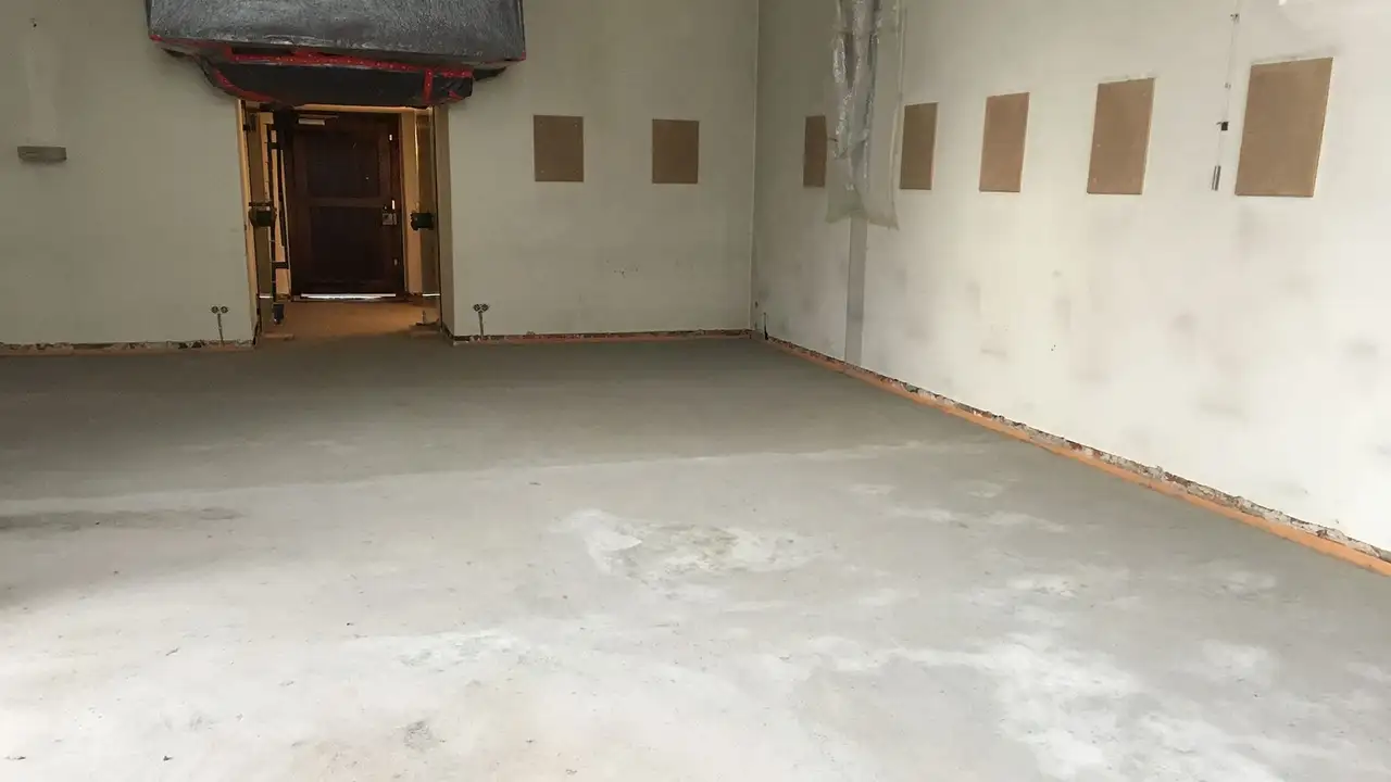 Interno della cappella con massetto applicato