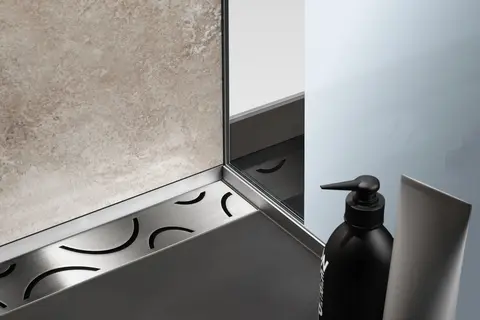 Weergave van een Schlüter-KERDI-LINE-afvoergoot in het CURVE-design