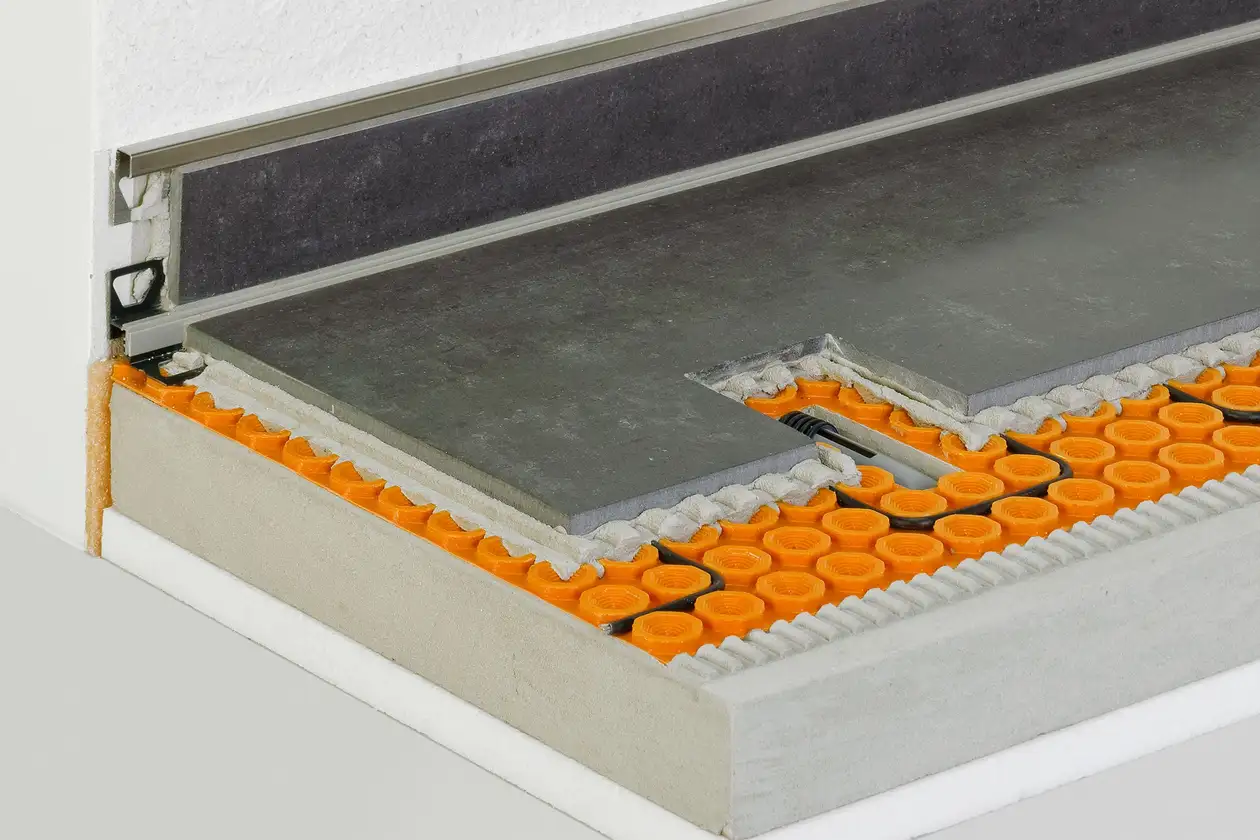 Elektrische vloerverwarming gelegd in dunbed-technologie.