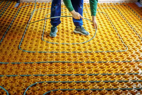 In een slaapkamer is BEKOTEC-THERM pas geïnstalleerd.