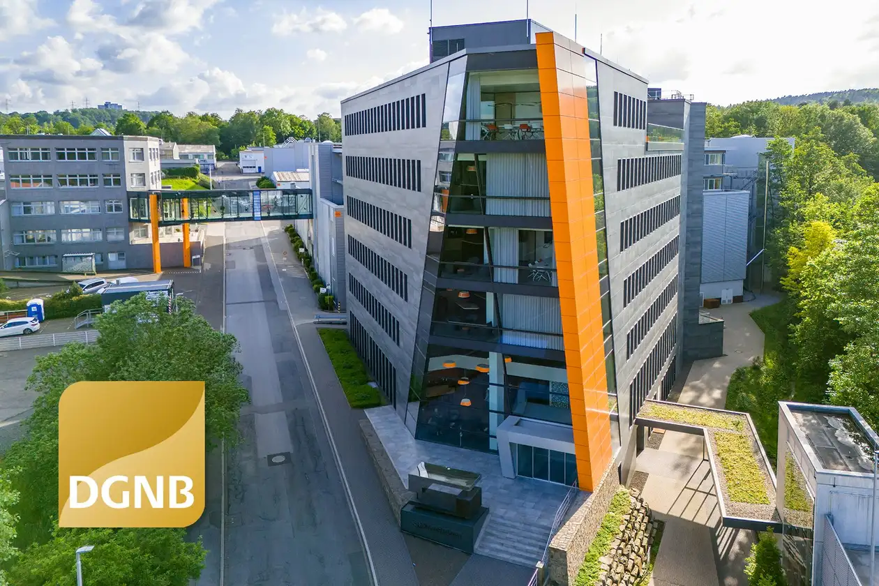 Widok od zewnątrz na główny budynek firmy Schlüter-Systems