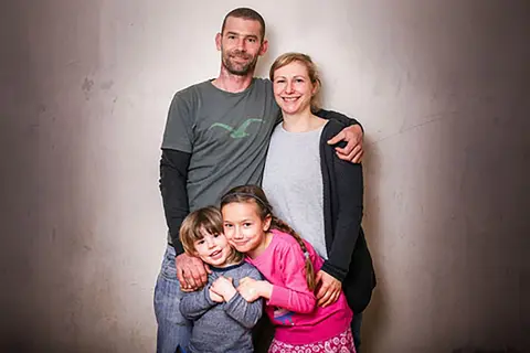Byggfamiljen Altmann-Beesk, som har best&auml;mt sig f&ouml;r en BEKOTEC-THERM-golvv&auml;rme.