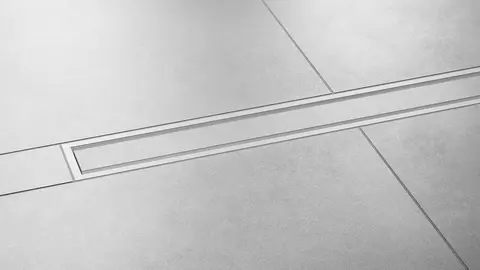Dusch med KERDI-LINE-C-avloppsr&auml;nna med TRENDLINE-bel&auml;ggning