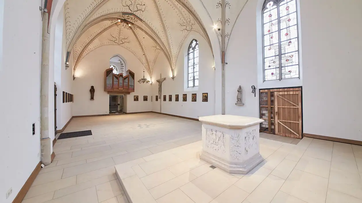 Inuti St. Antonius-kapellet i Gescher med BEKOTEC-THERM