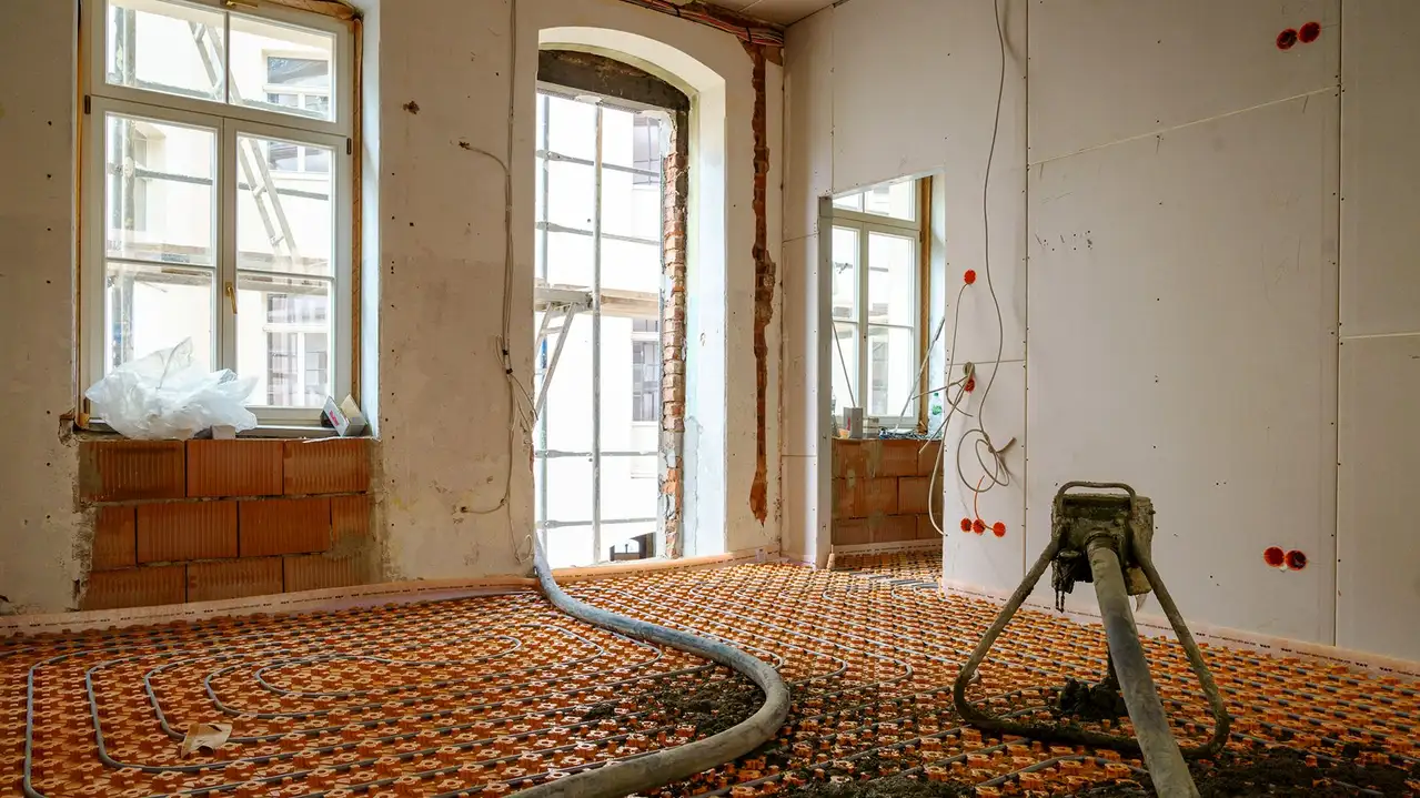 Schl&uuml;ter-BEKOTEC-EN med redan installerade v&auml;rmer&ouml;r i en l&auml;genhet.