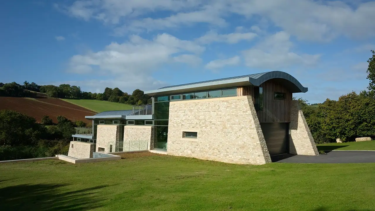 Huset i Moonstone Project i n&auml;rheten av staden Cheltenham.